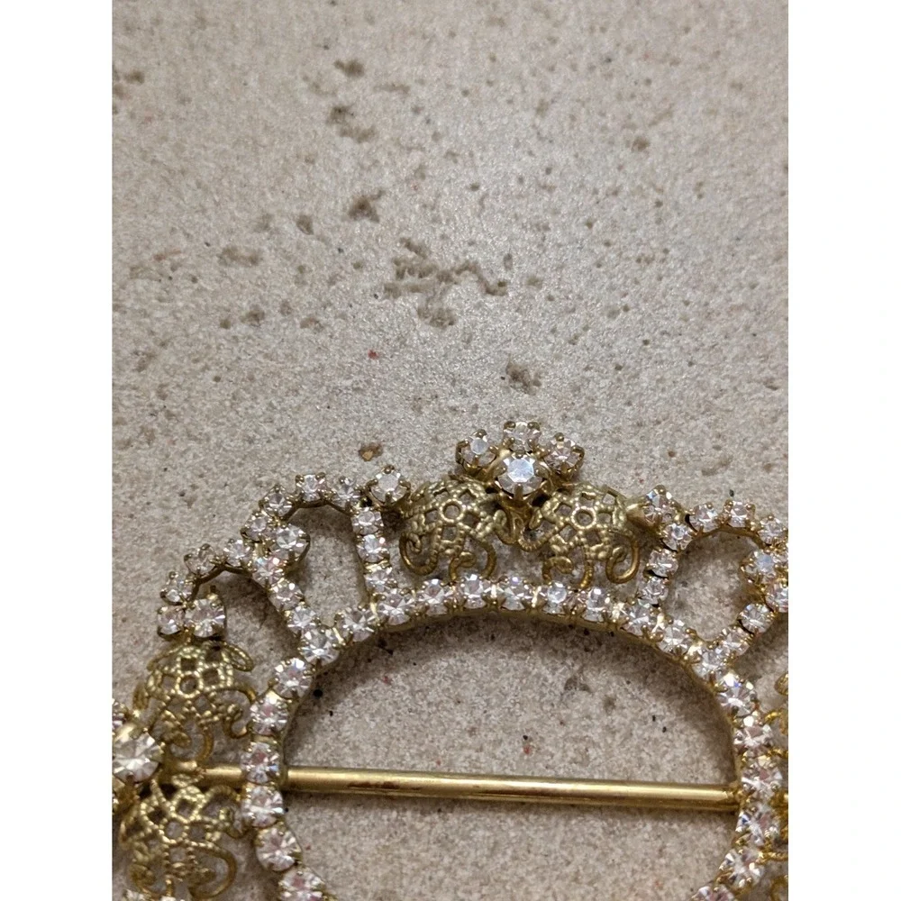 Vintage Ornate Rhinestone Scarf Clip In Gold Tone Queens Crown Shape Romantic